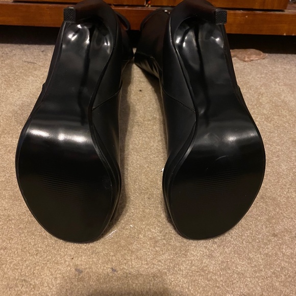 shoes - Picture 3 of 4